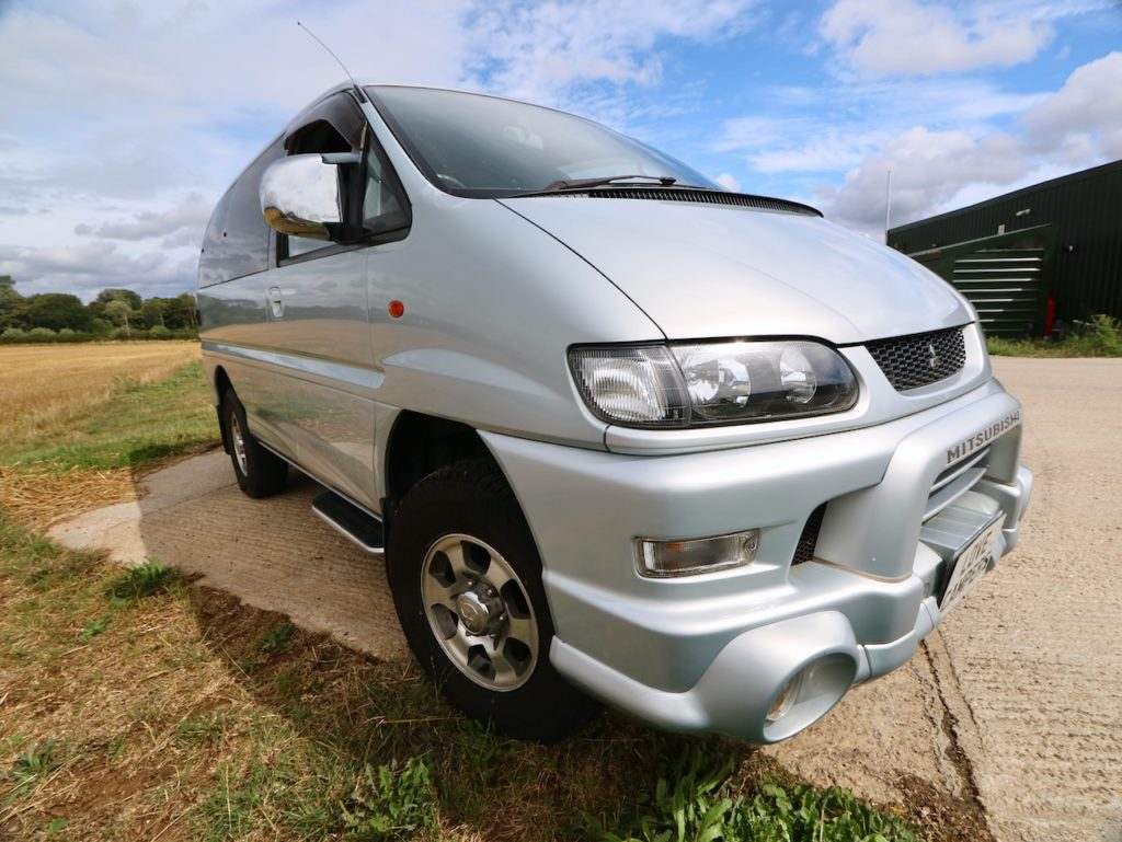 Mitsubishi Delica Front View